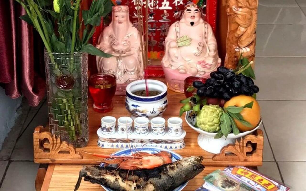 Chuẩn bị mâm cúng cá lóc nướng