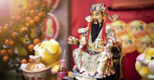Ngày vía Thần Tài nên bỏ heo bao nhiêu tiền