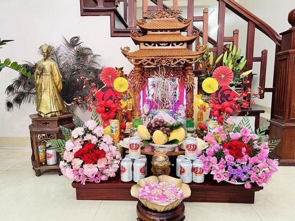 Thắp hương gia tiên ngày vía Thần Tài